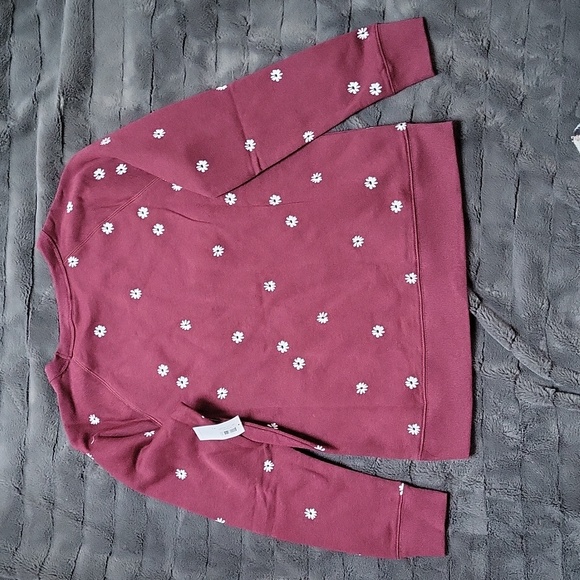 NWT! Burgundy Floral Sweatshirt! Size Small! - Picture 7 of 8